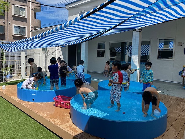 プール遊び