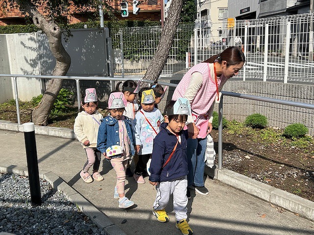 どんぐりひろい