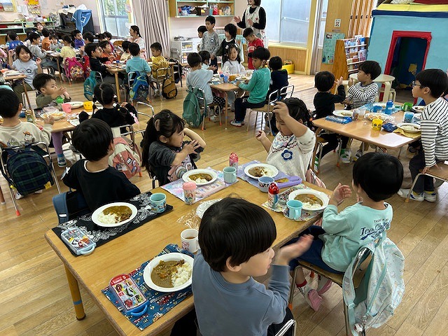 お楽しみカレー給食
